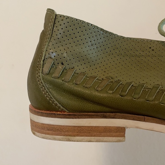 Dolce Vita | Weaved Oxfords in Olive Green - Picture 4 of 4